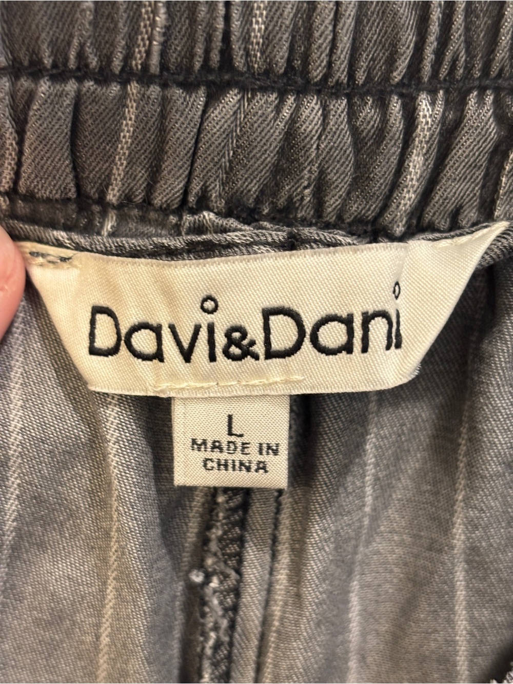 DAVI & DANI Gray Pinstripe Drawstring Joggers - Picture 4 of 4